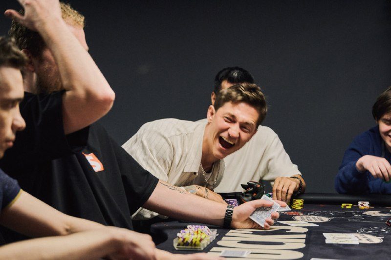 DUCK’S POKER CLUB — логотип клуба