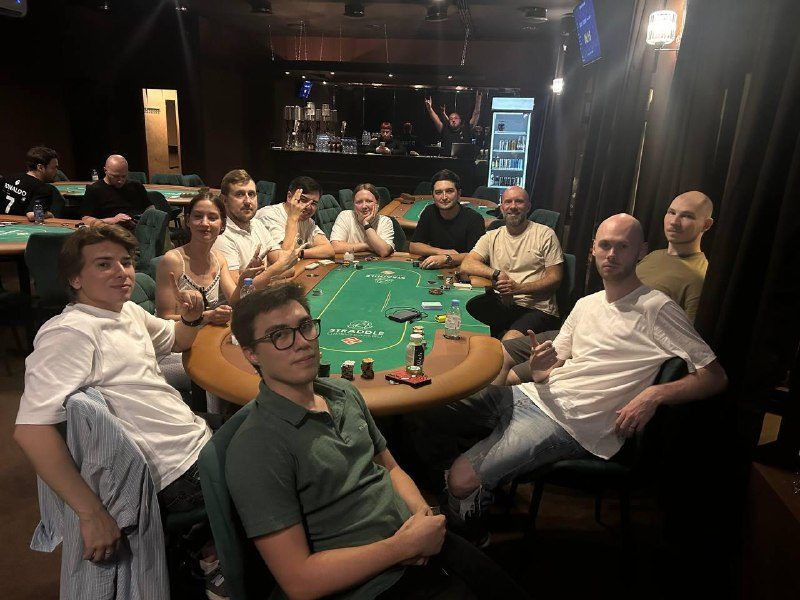 Straddle poker club — логотип клуба